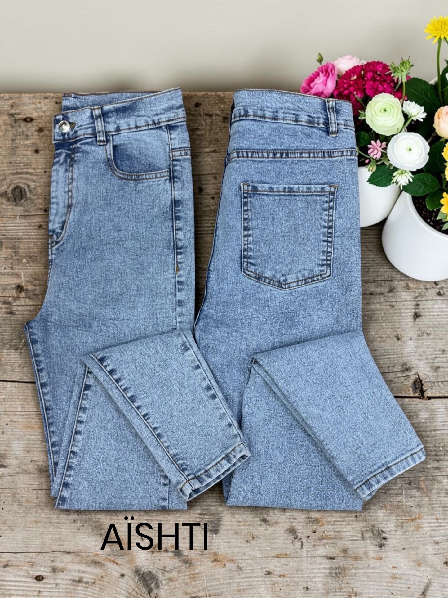 SKINNY JEANS / TONO HIELO CON HUECO EN LA RODILLA