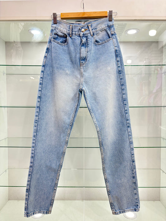 MOM JEANS RÍGIDO/ CELESTE LLANO