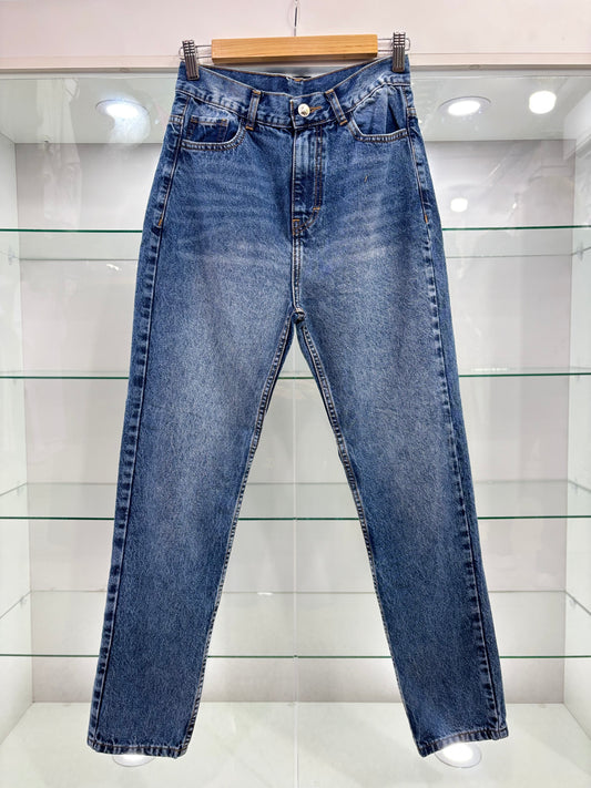 MOM JEANS RÍGIDO / AZUL CON BIGOTE