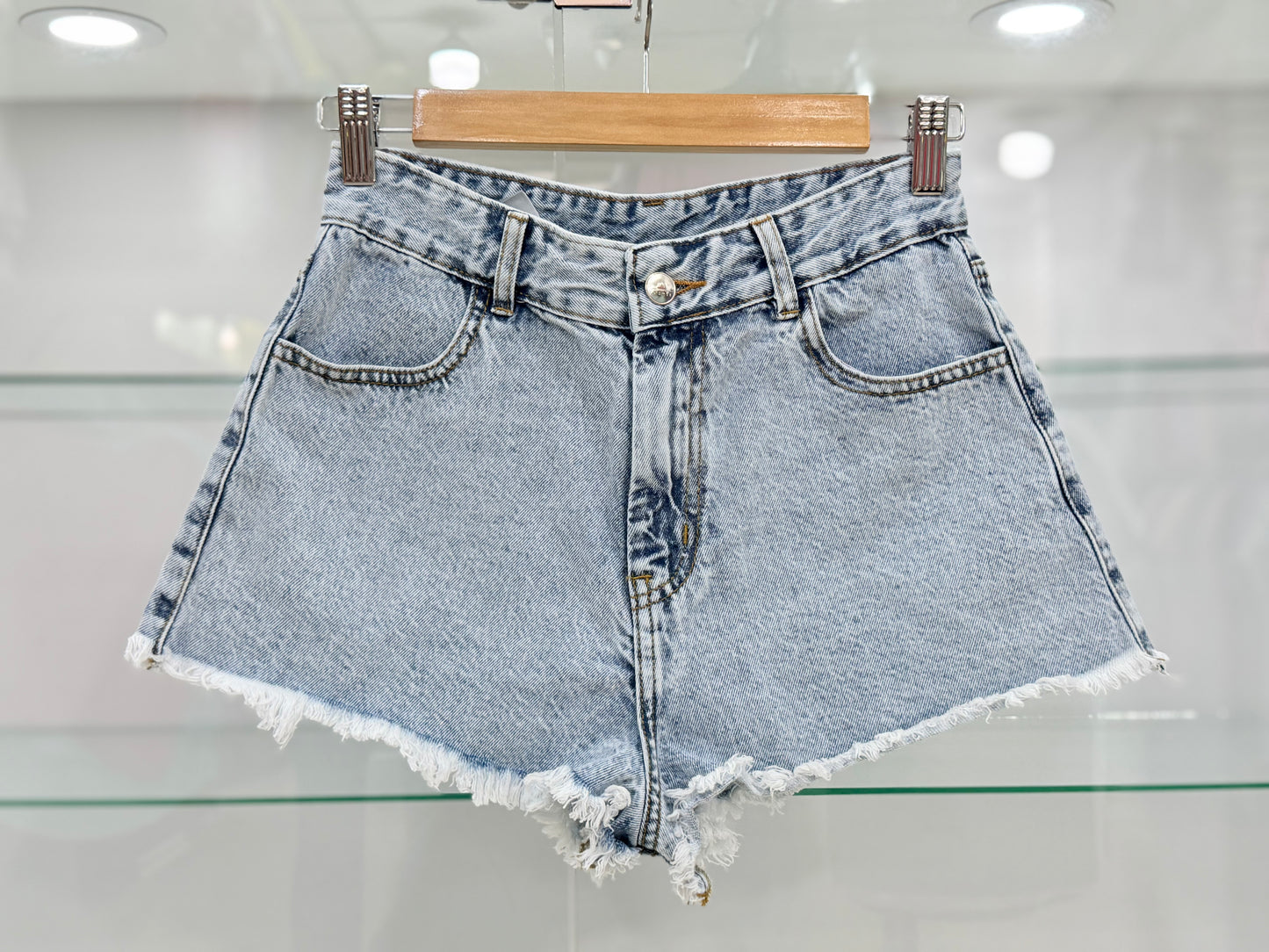 SHORT DESILACHADO RÍGIDO/ TONO DEGRADADO LLANO