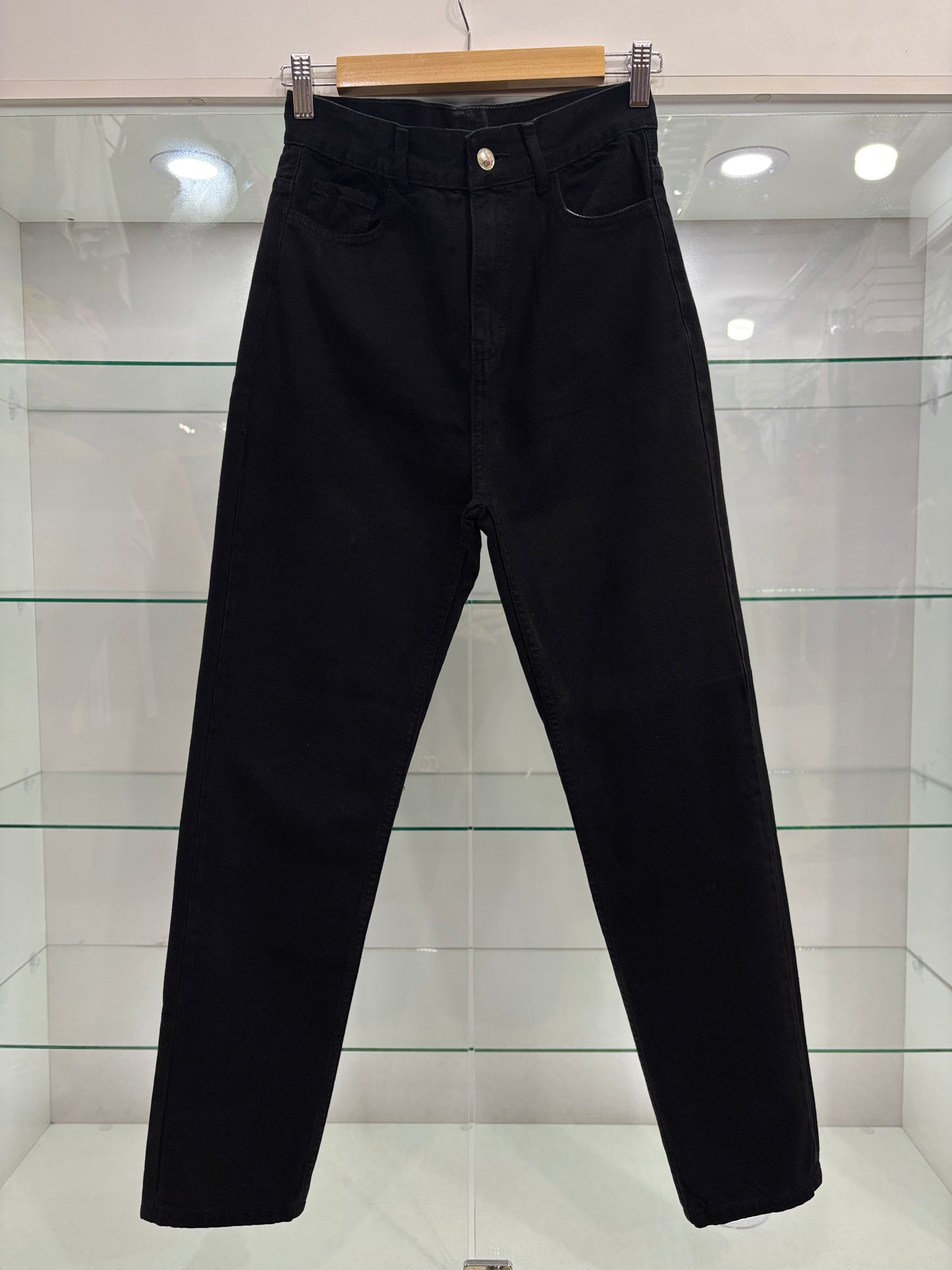 MOM JEANS RÍGIDO/ NEGRO